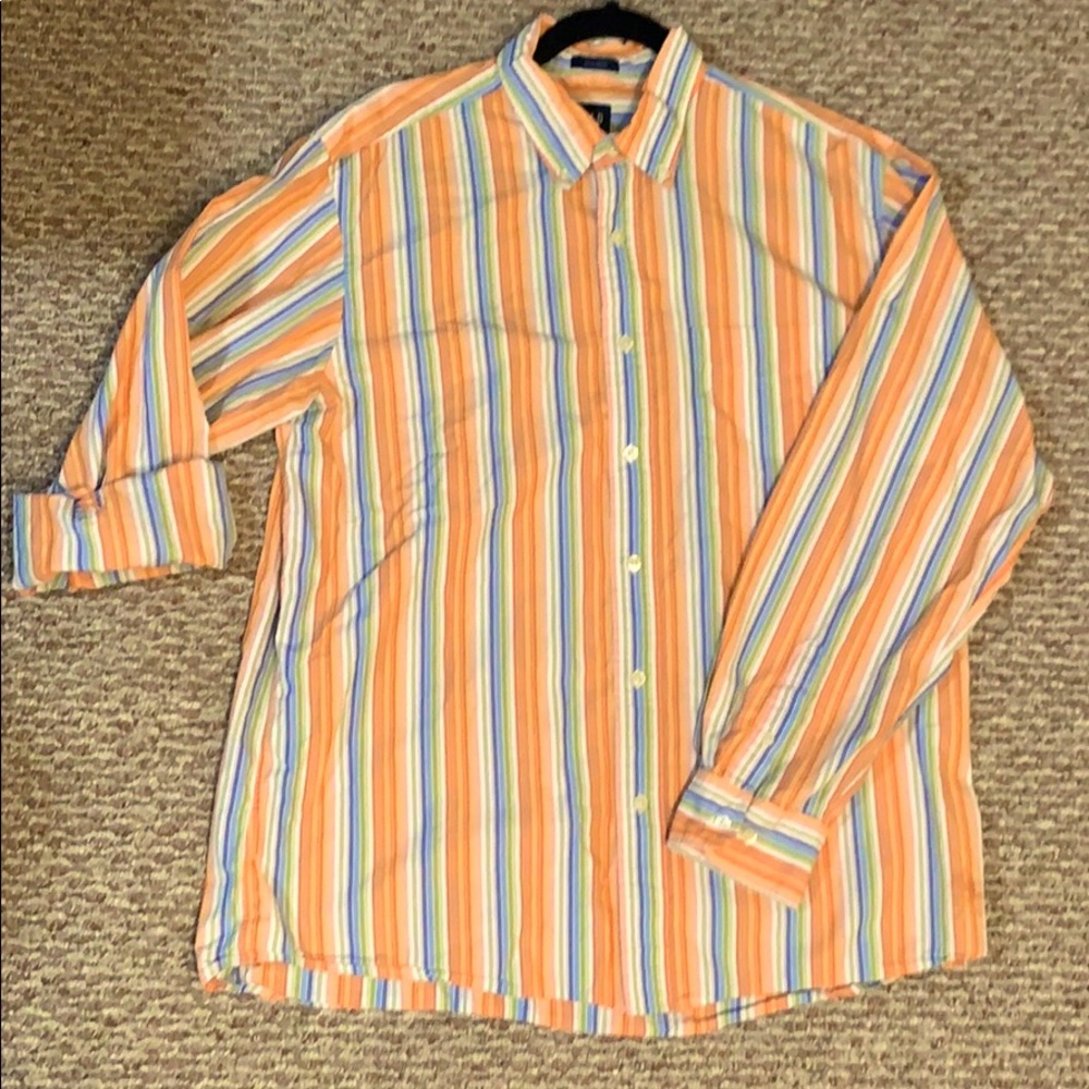 Classic fit buttoned shirt